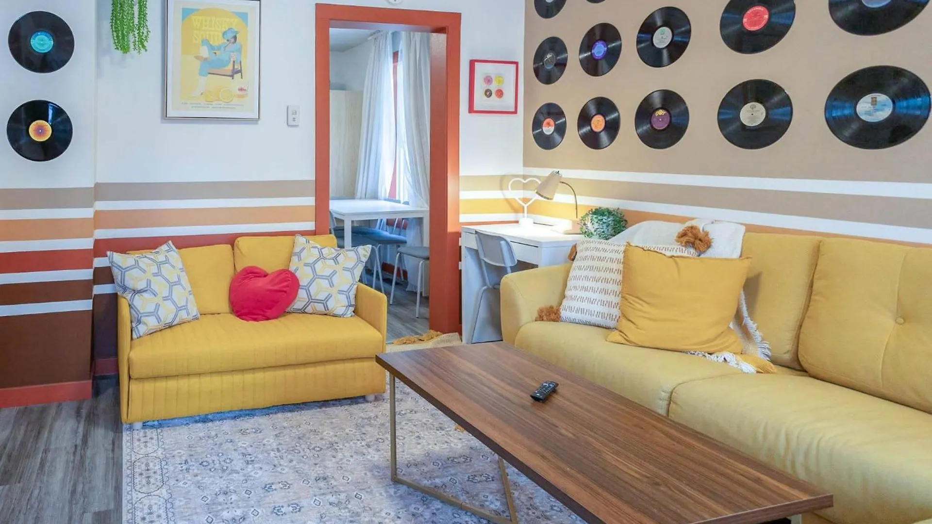 Retro Glam In Ramsay Walk To Stampede Grounds Villa YYC Feriehus